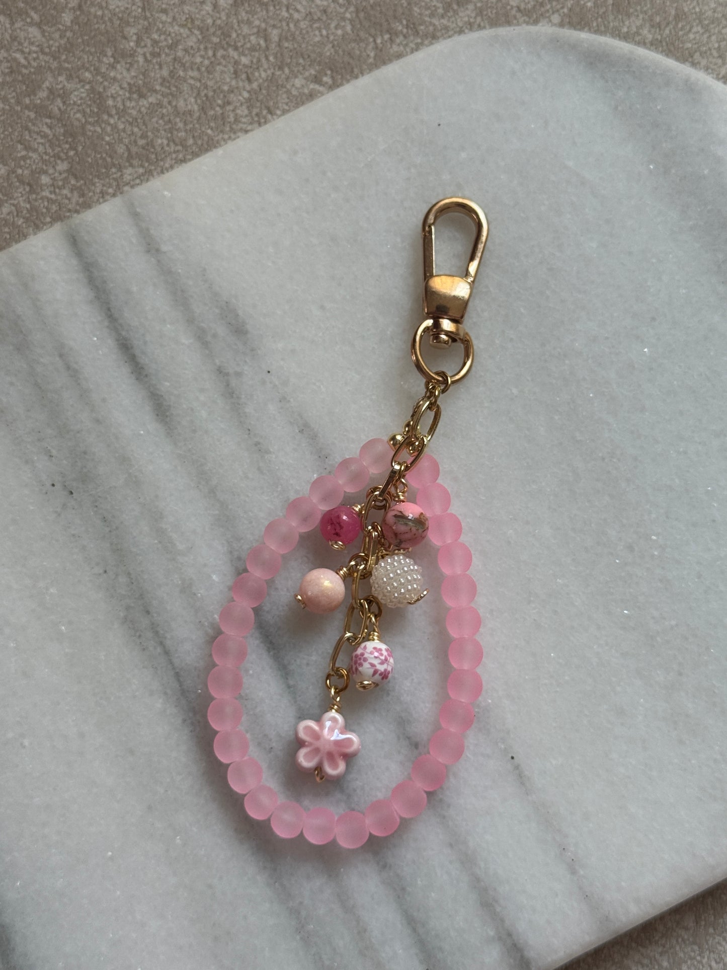 Llavero piedras rosadas