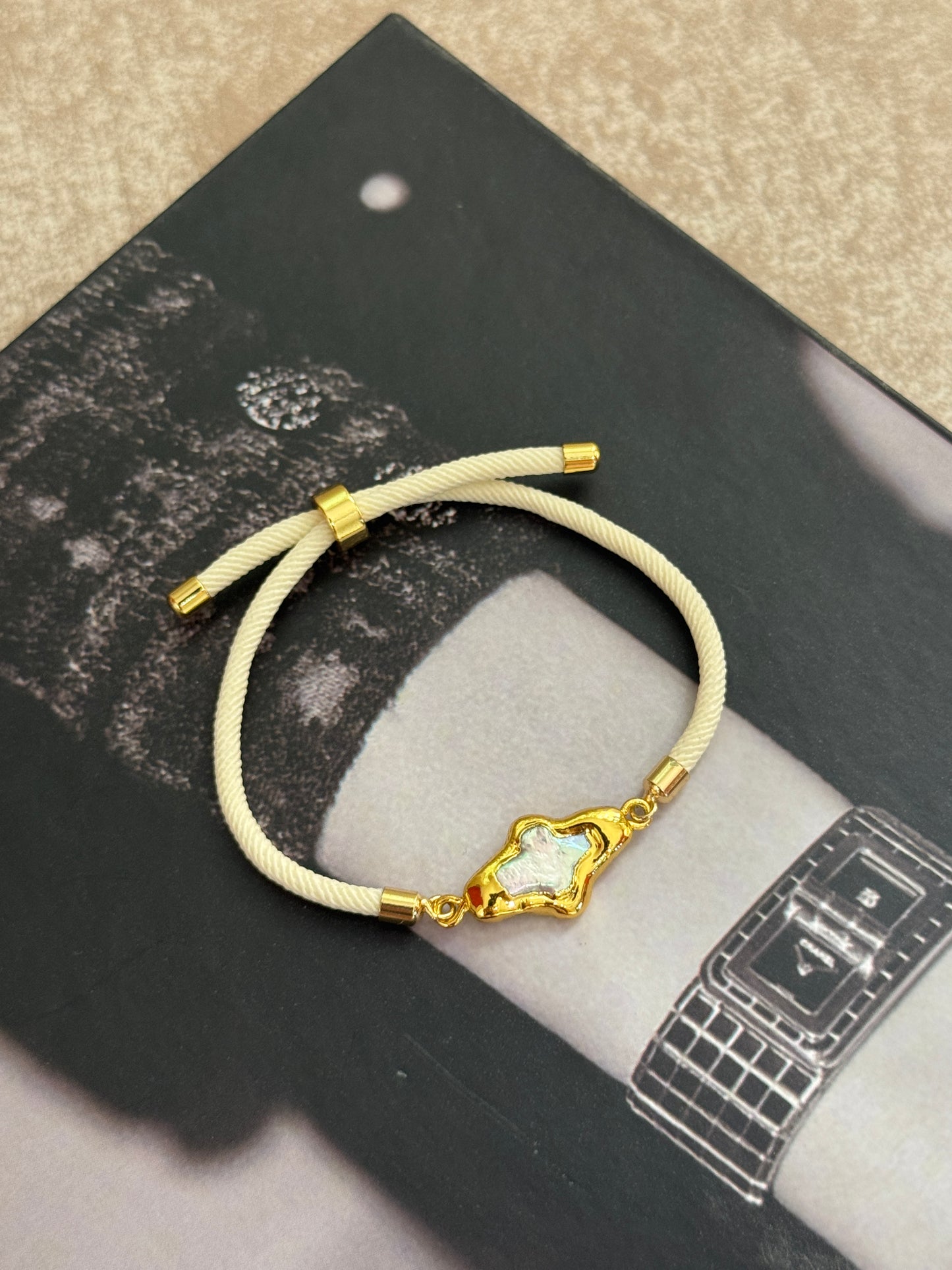 Brazalete color con cruz barroca