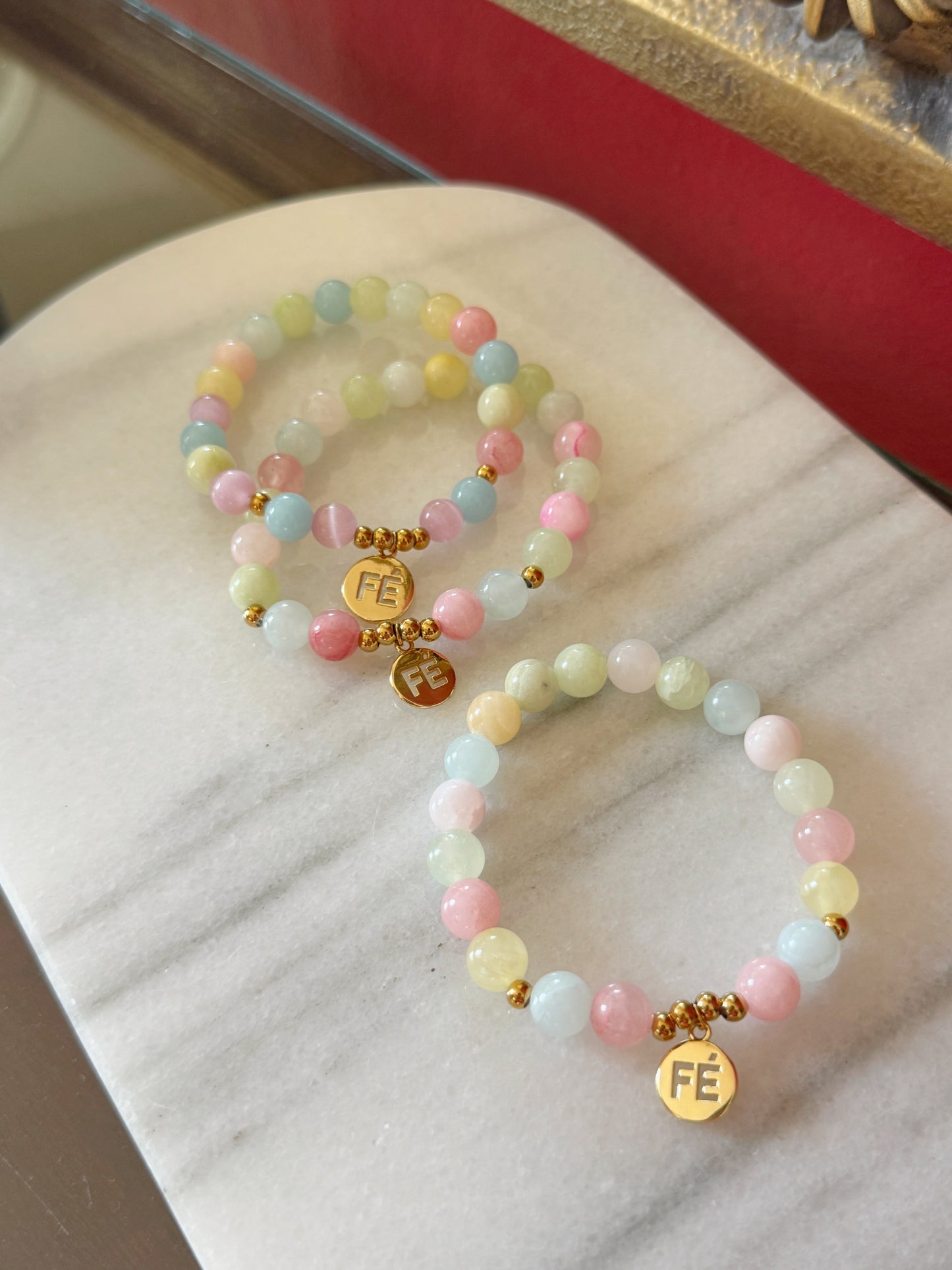 Pulsera de agatas con medalla de fe