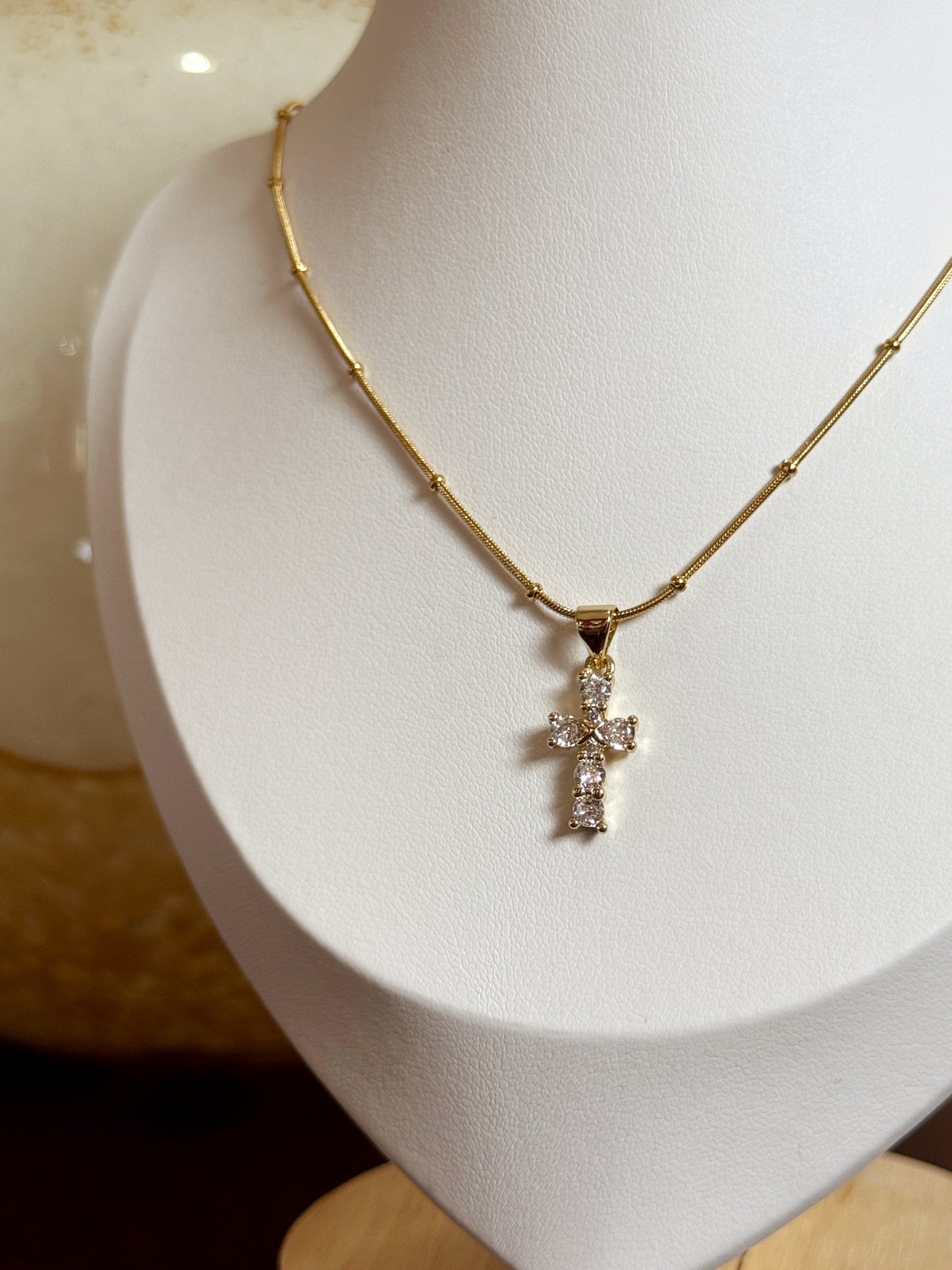 Cadena cruz zirconias con portadije