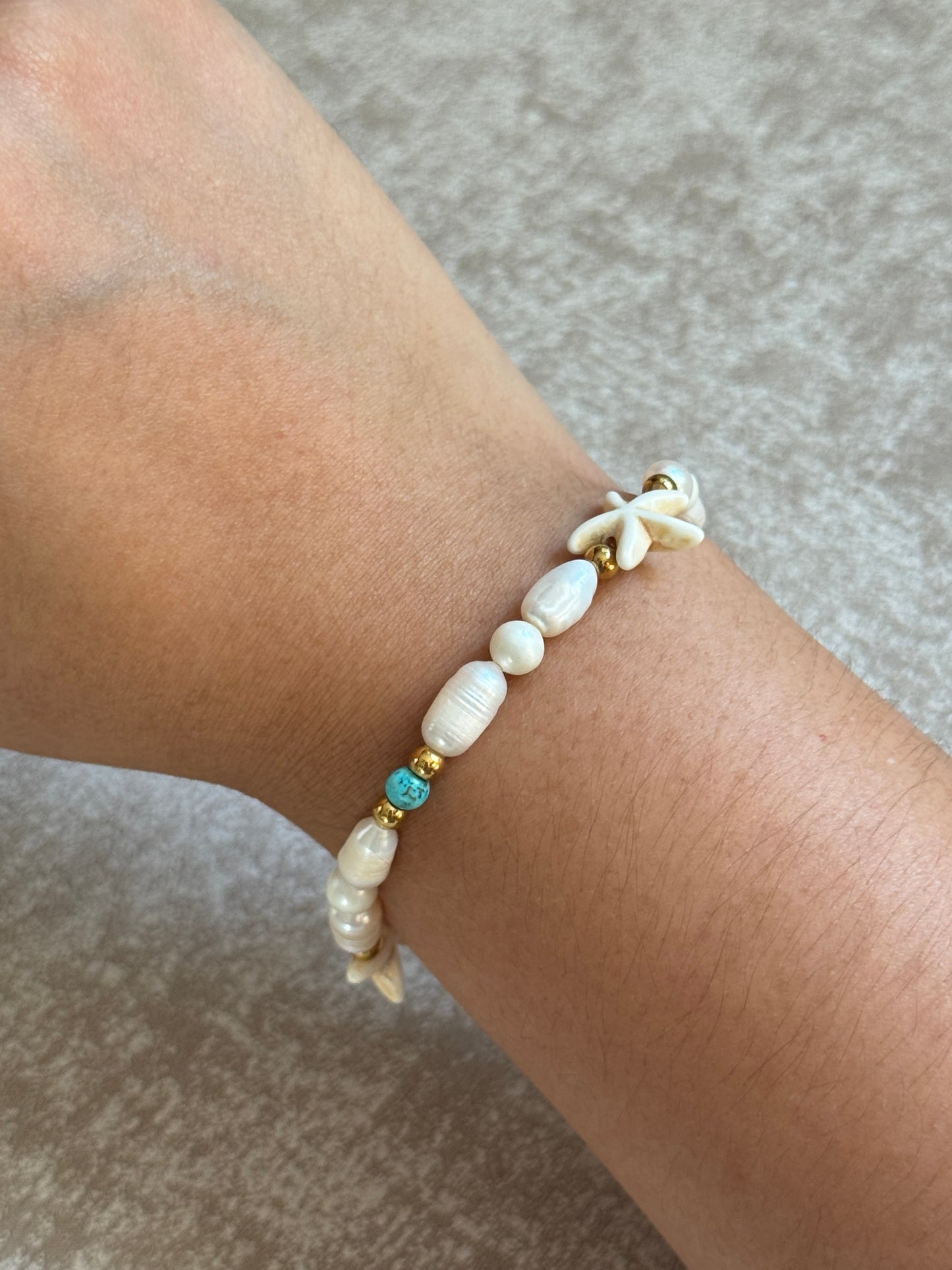 Pulseras perlas, turquesas y estrellas de mar