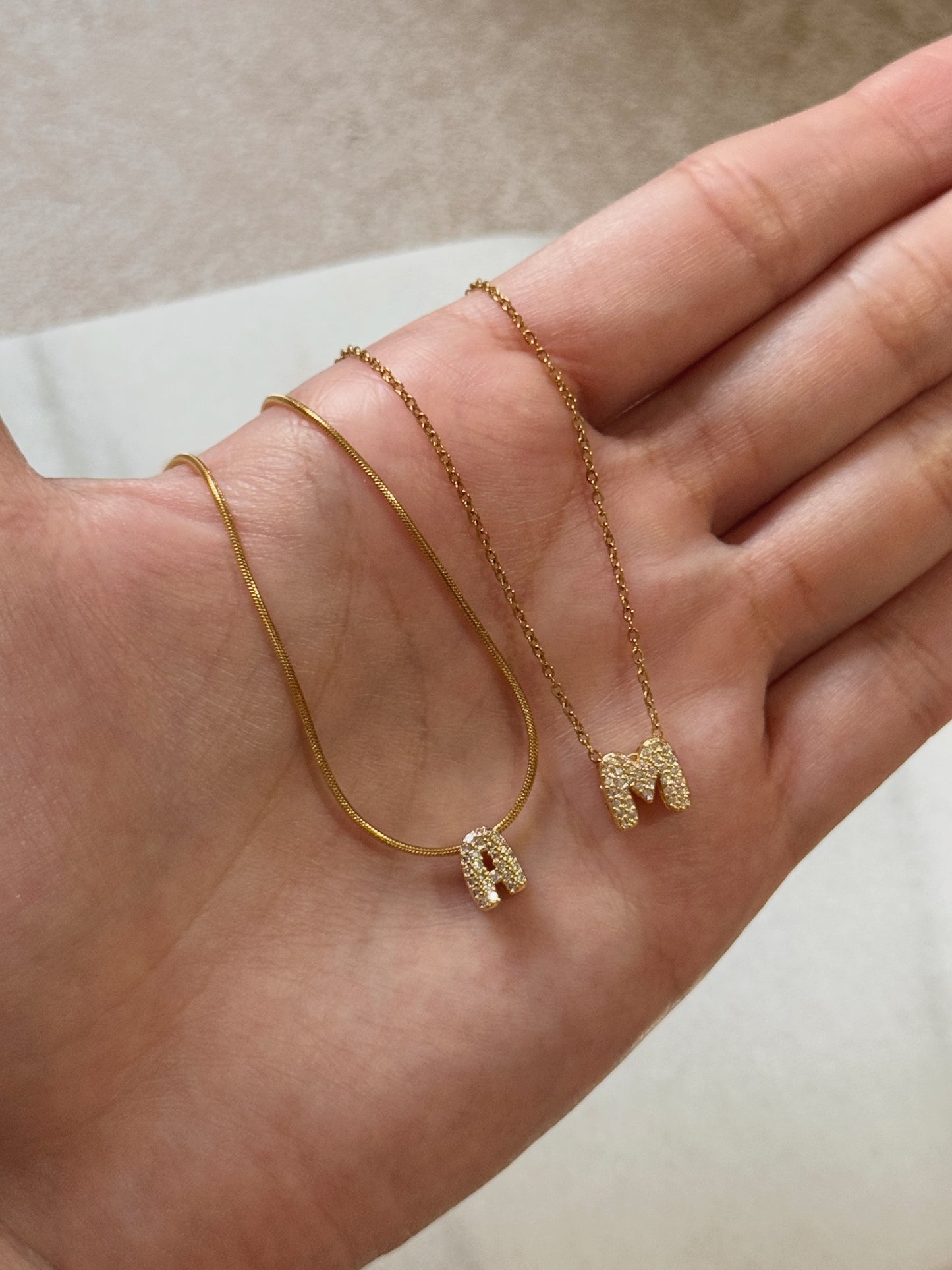 Cadena con inicial mini bubble zirconias