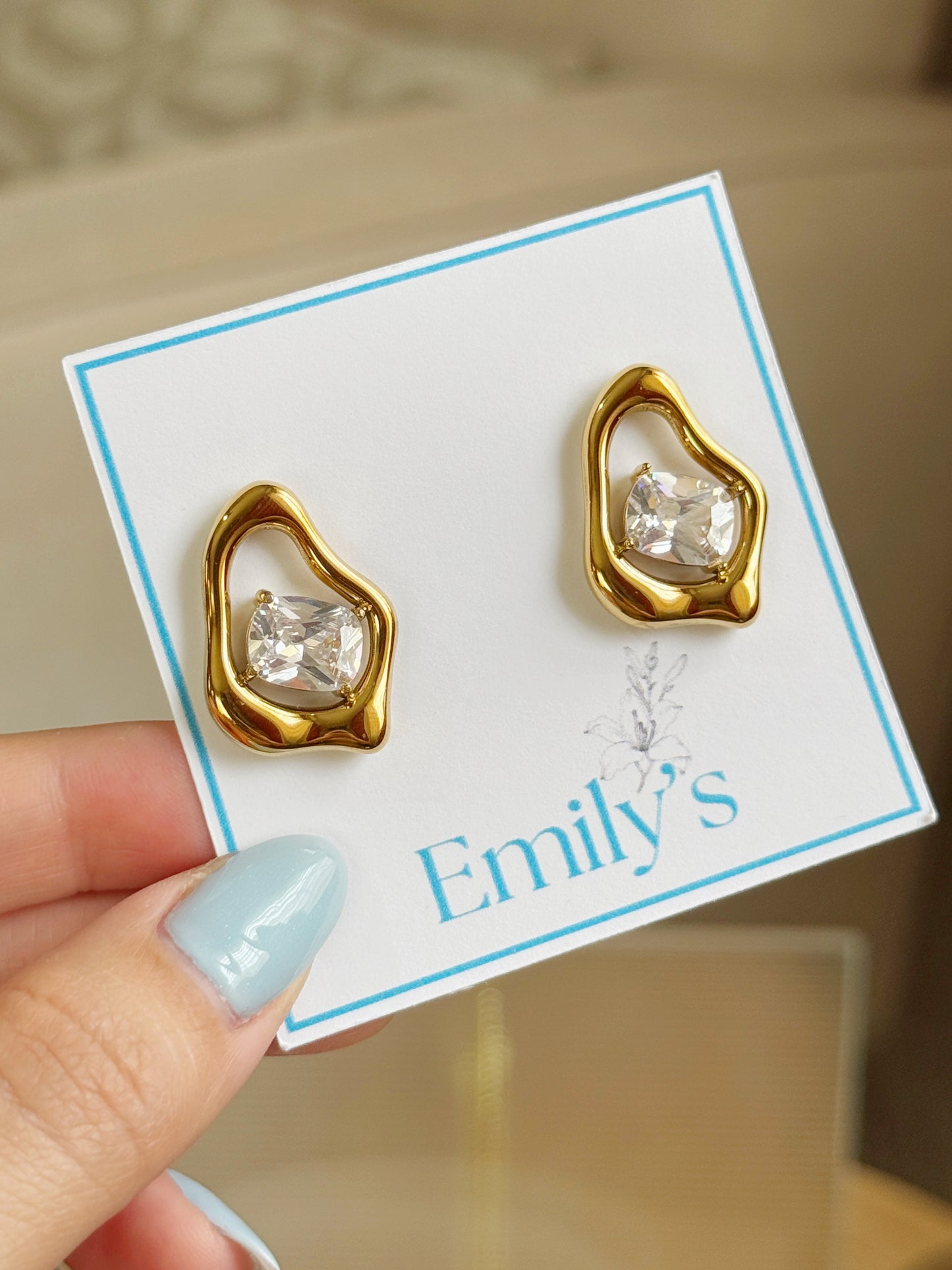 Studs abstractas con zirconia