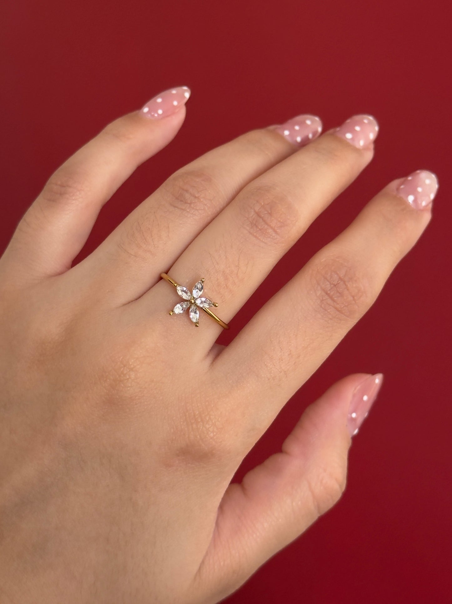 Anillo flor zirconias