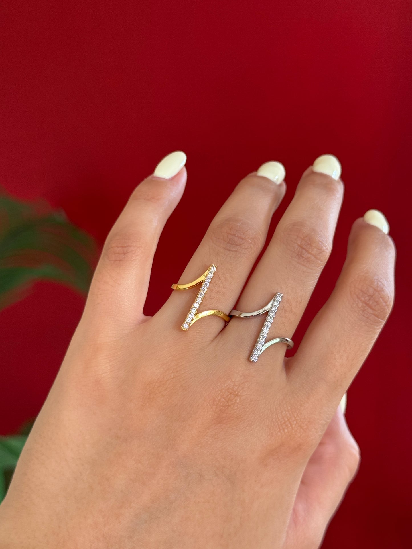 Anillo Línea Zirconias