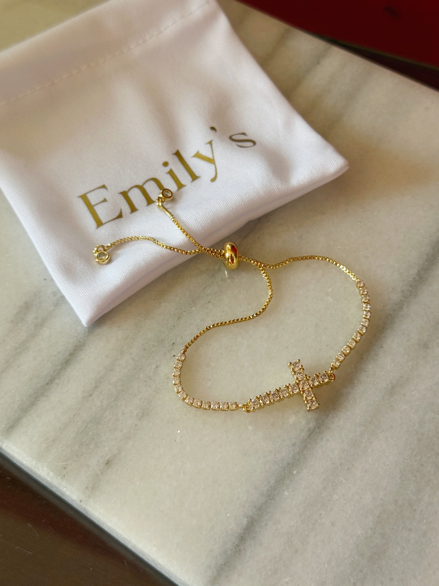 Pulsera ajustable zirconias y cruz