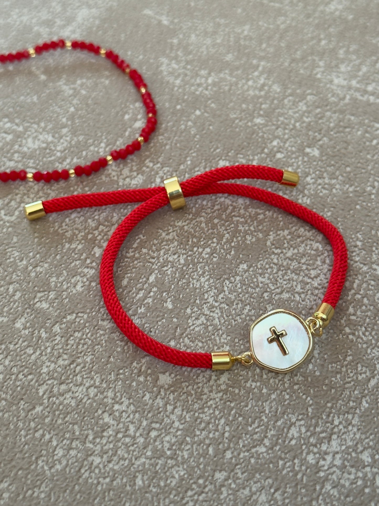 Brazalete medalla cruz dorada