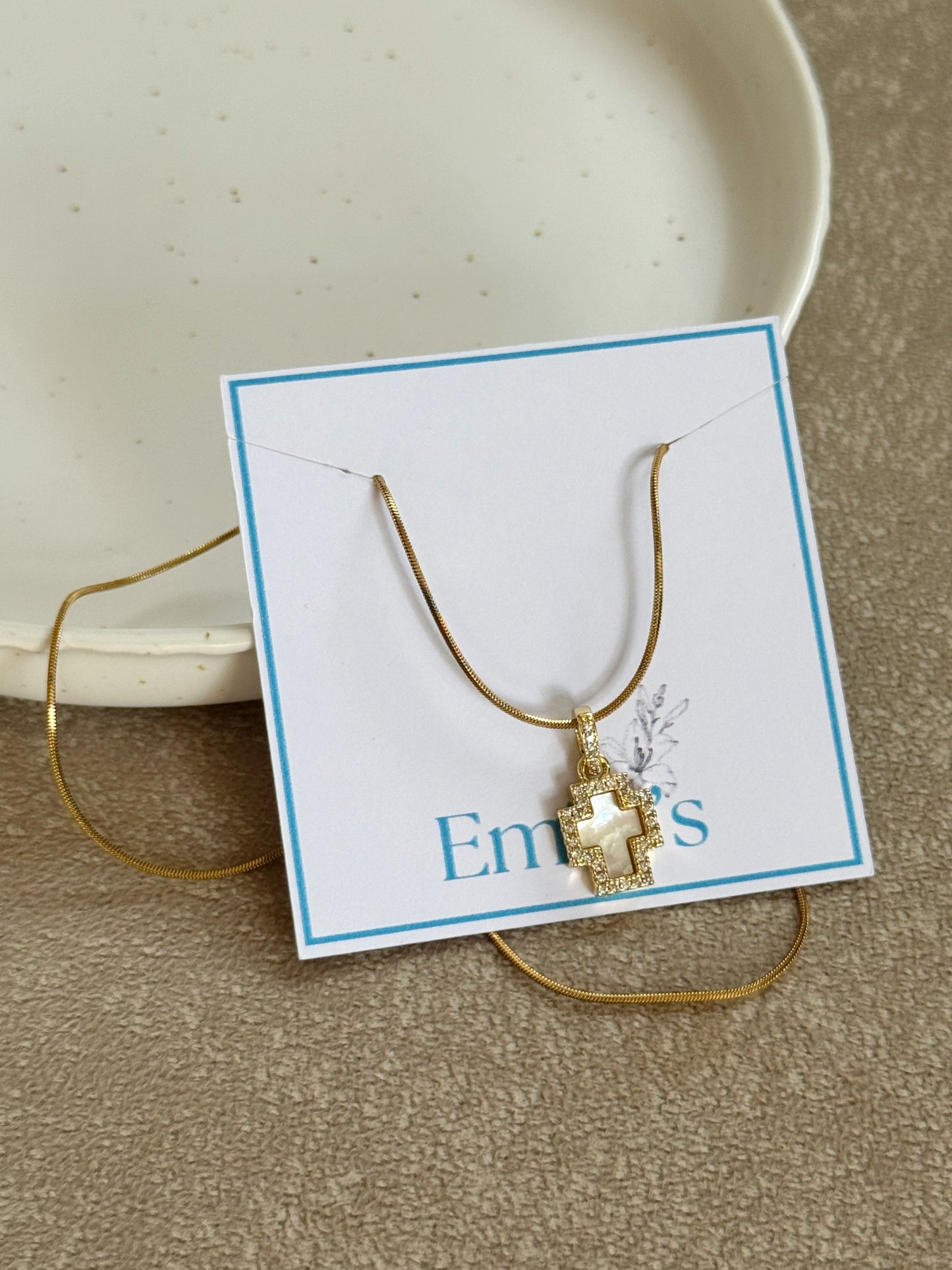 Cadena Cruz base nácar