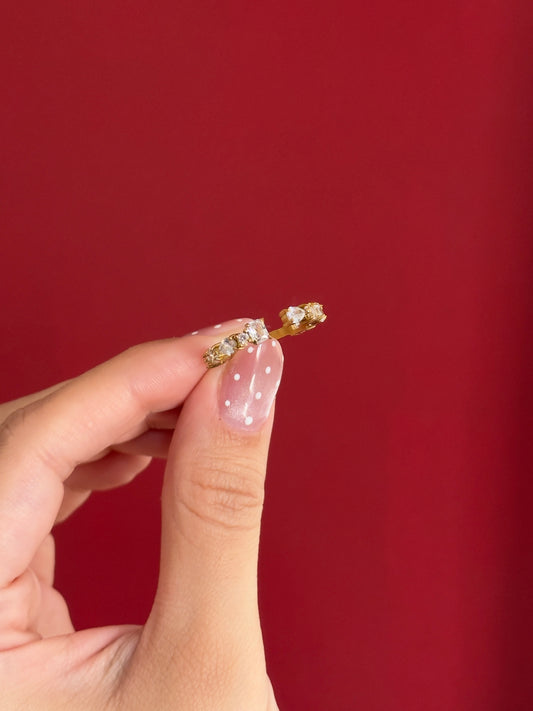 Anillo gemas blancas