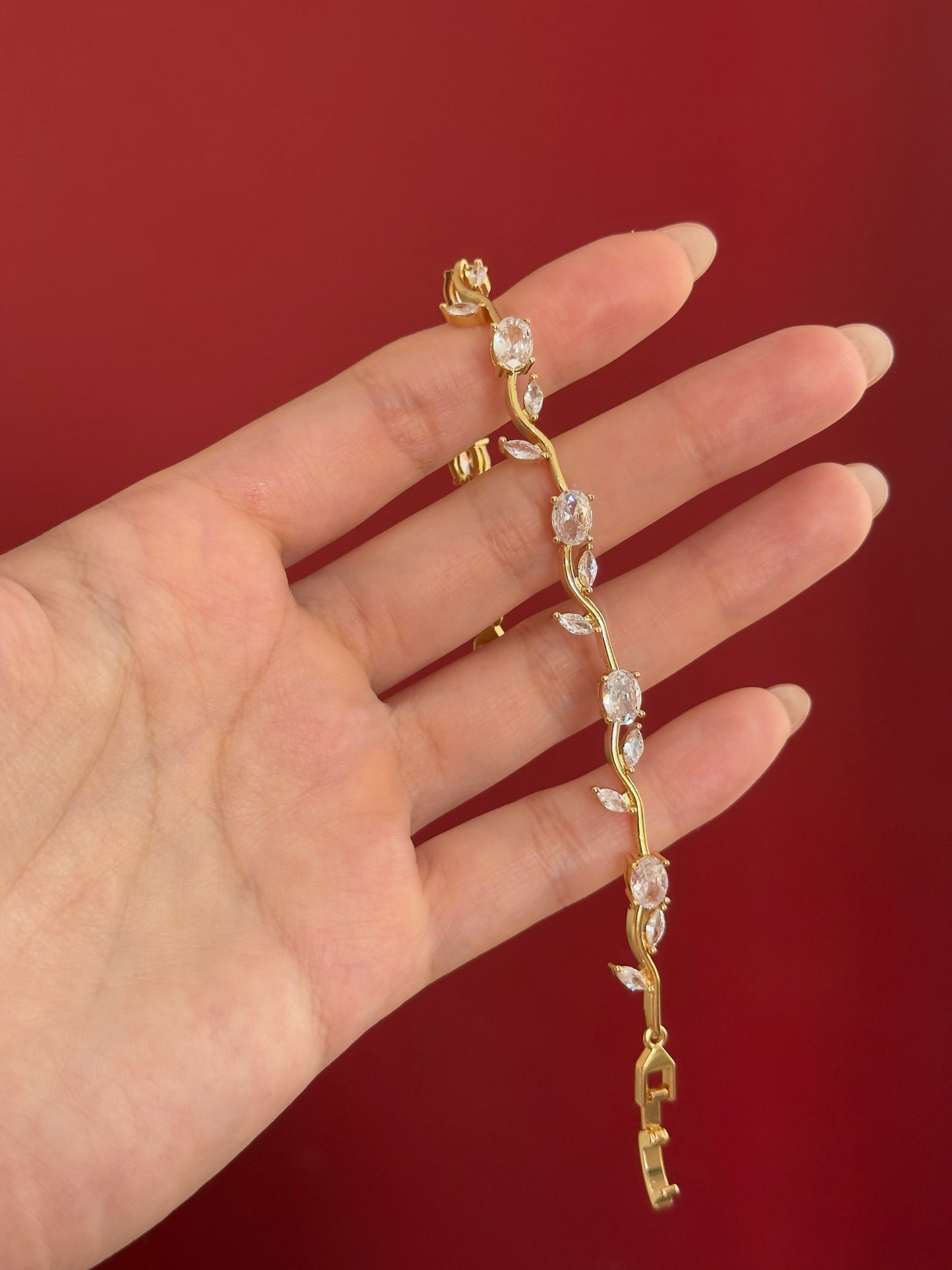 Brazalete floral con gemas