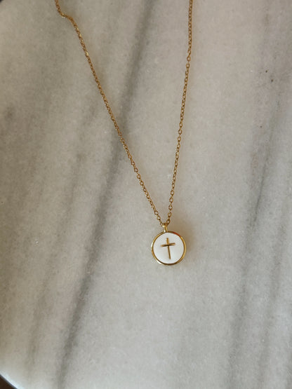 Cadena circulo blanco con cruz