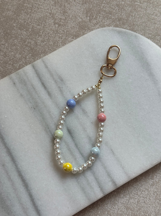 Llavero perlas y cerámicas de colores
