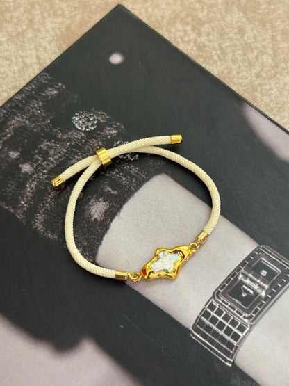 Brazalete color con cruz barroca