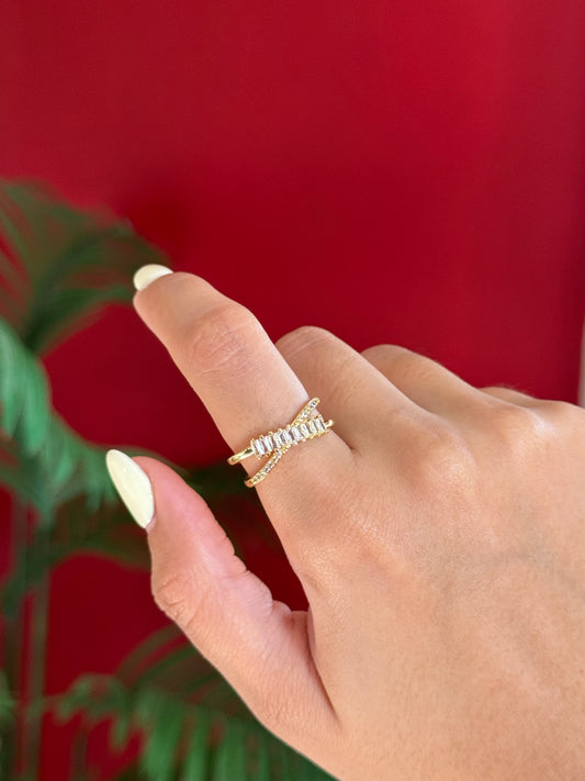 Anillo Cruzado con Zirconias