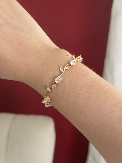 Brazalete floral con gemas