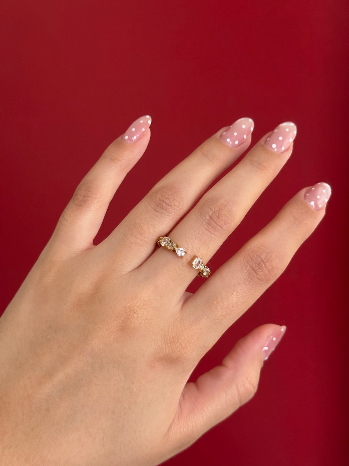 Anillo gemas blancas