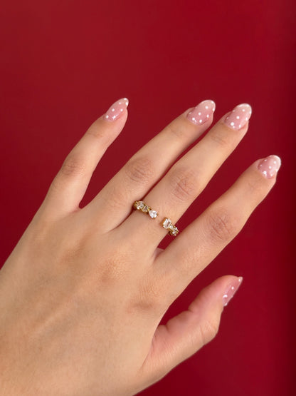 Anillo gemas blancas