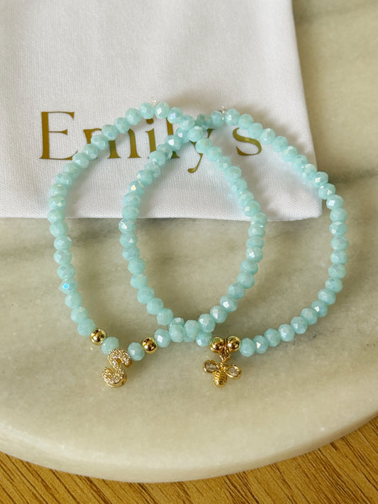 Dúo pulseras abejita e inicial