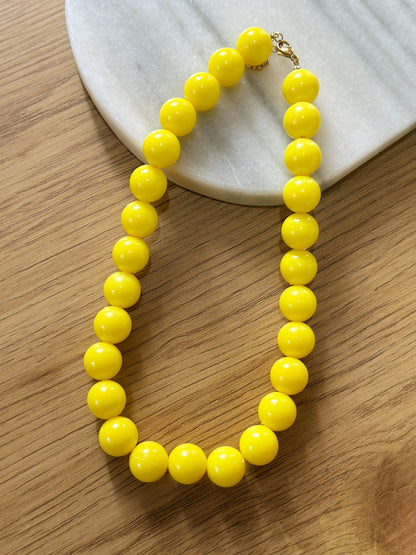 Collar bolas de chicle amarillo