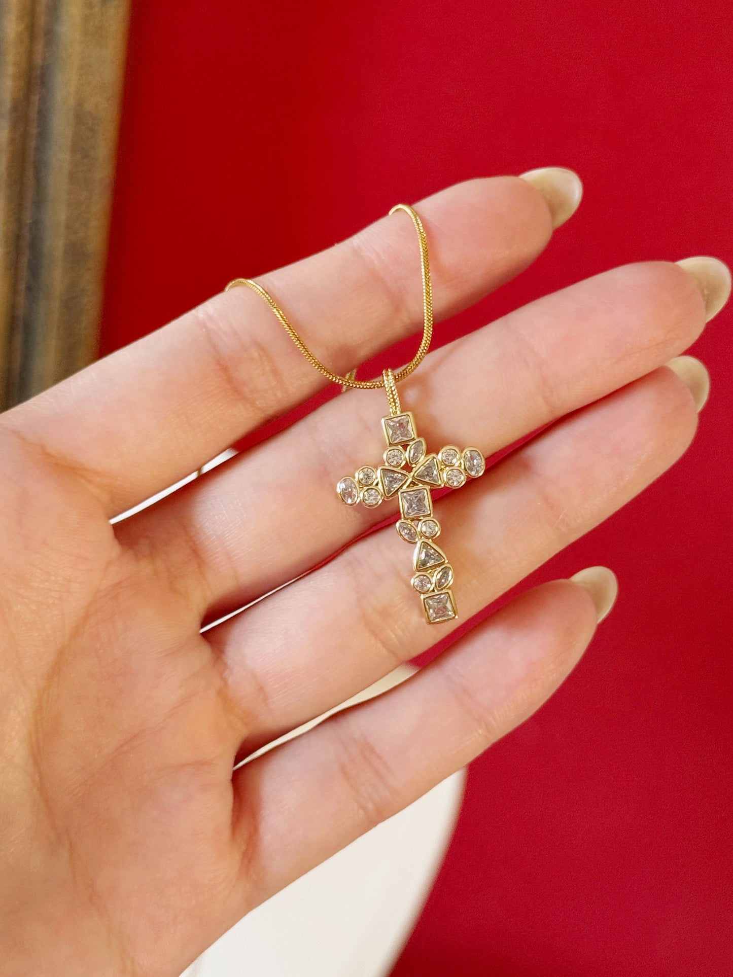 Cadena Cruz zirconias grande