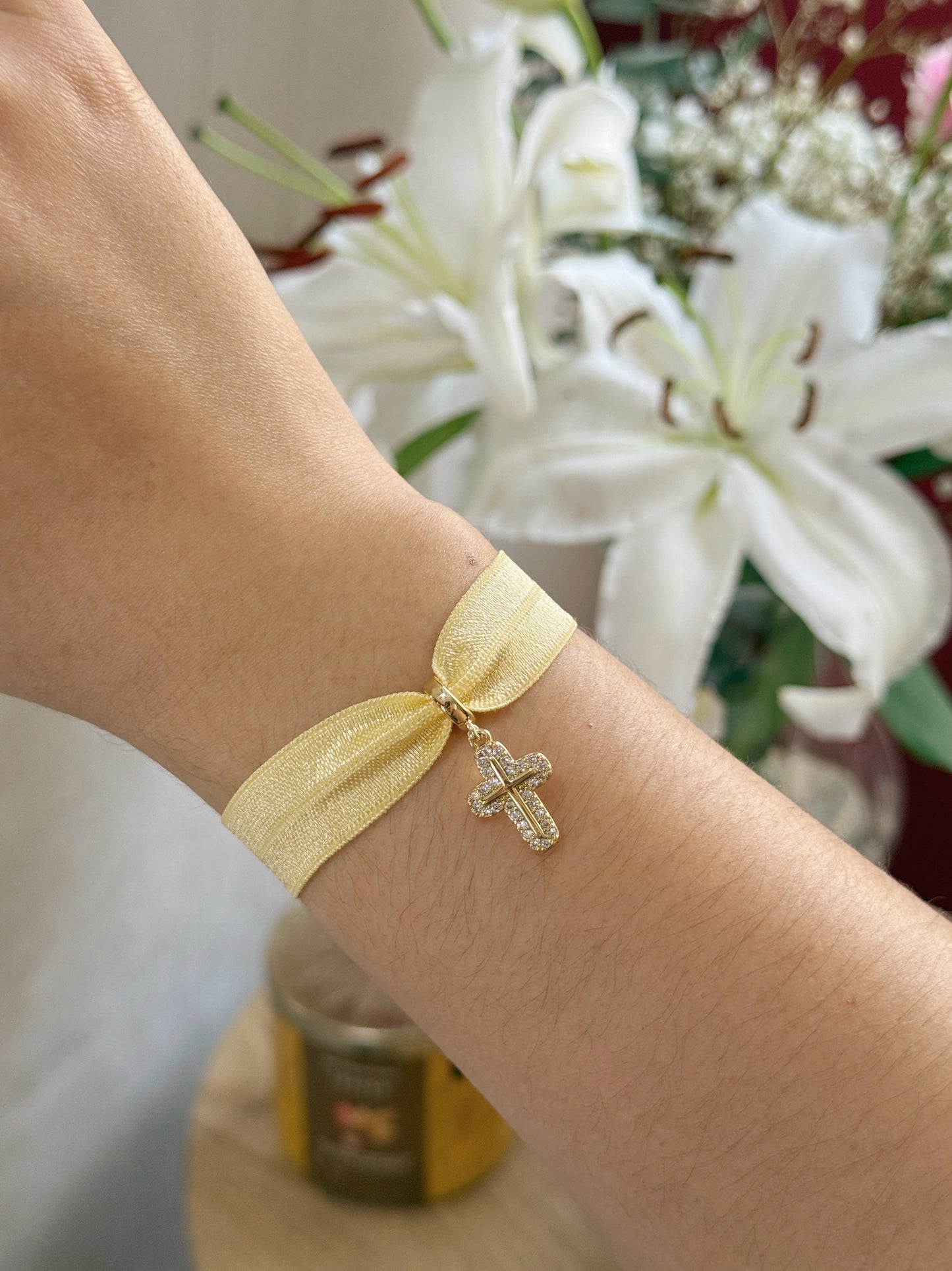 Strap amarilla con cruz