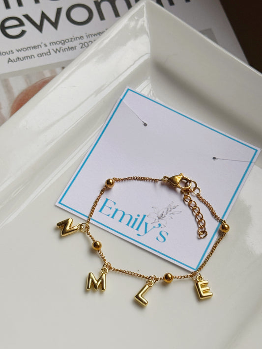 Pulsera balines con inicial mini bubble