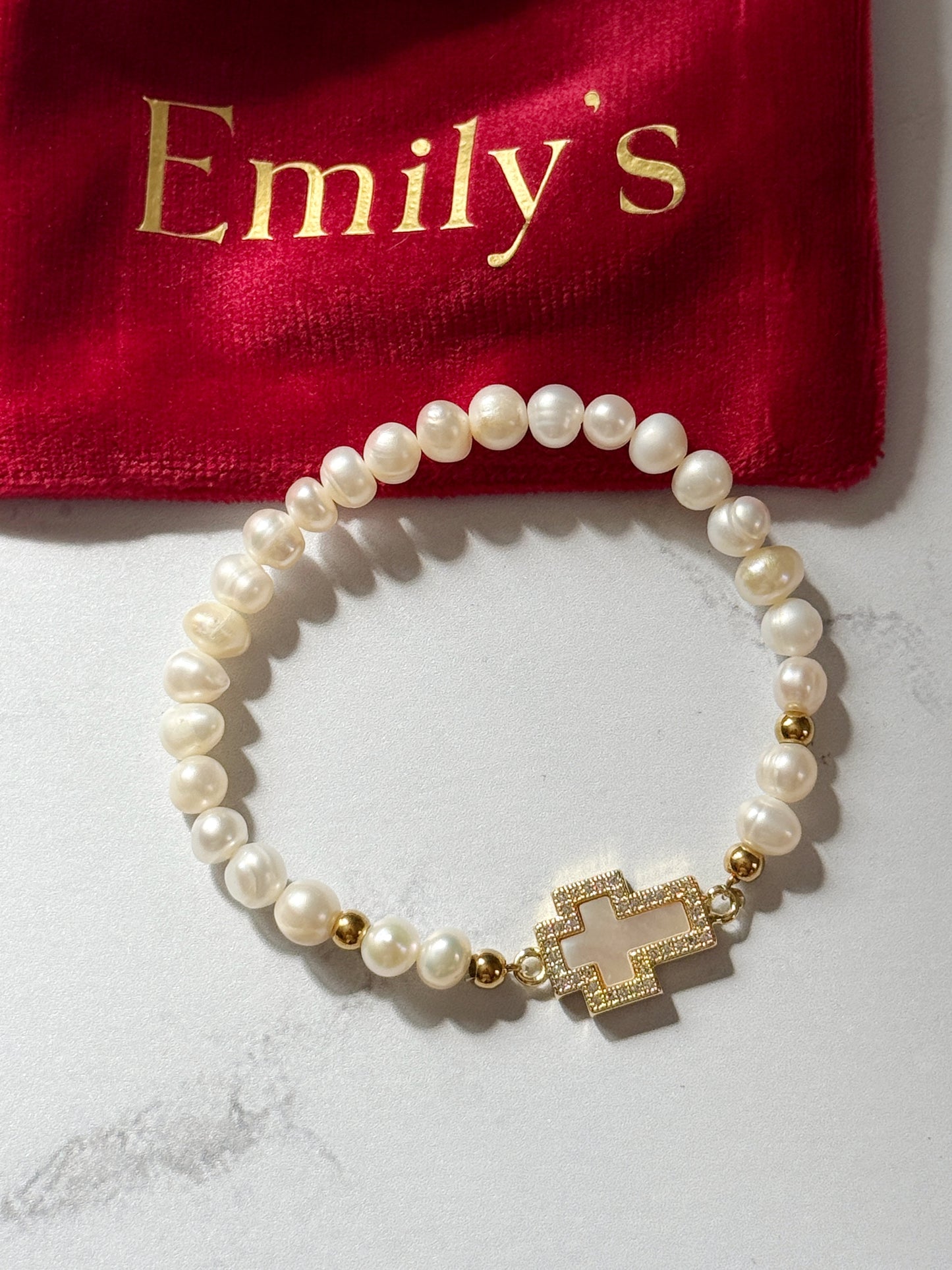 Pulsera perlas y cruz nacar