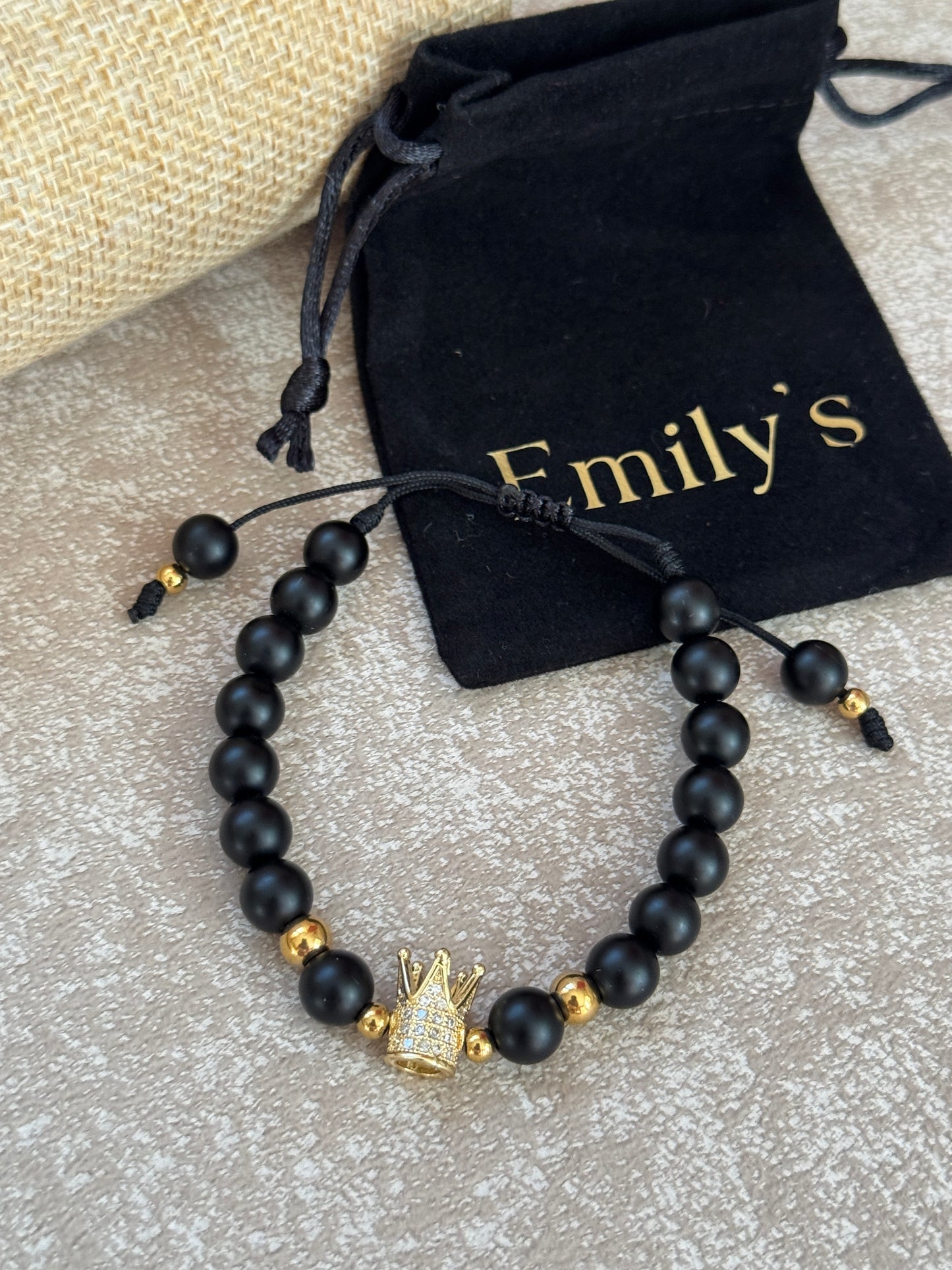 Ónix mate con corona dorada