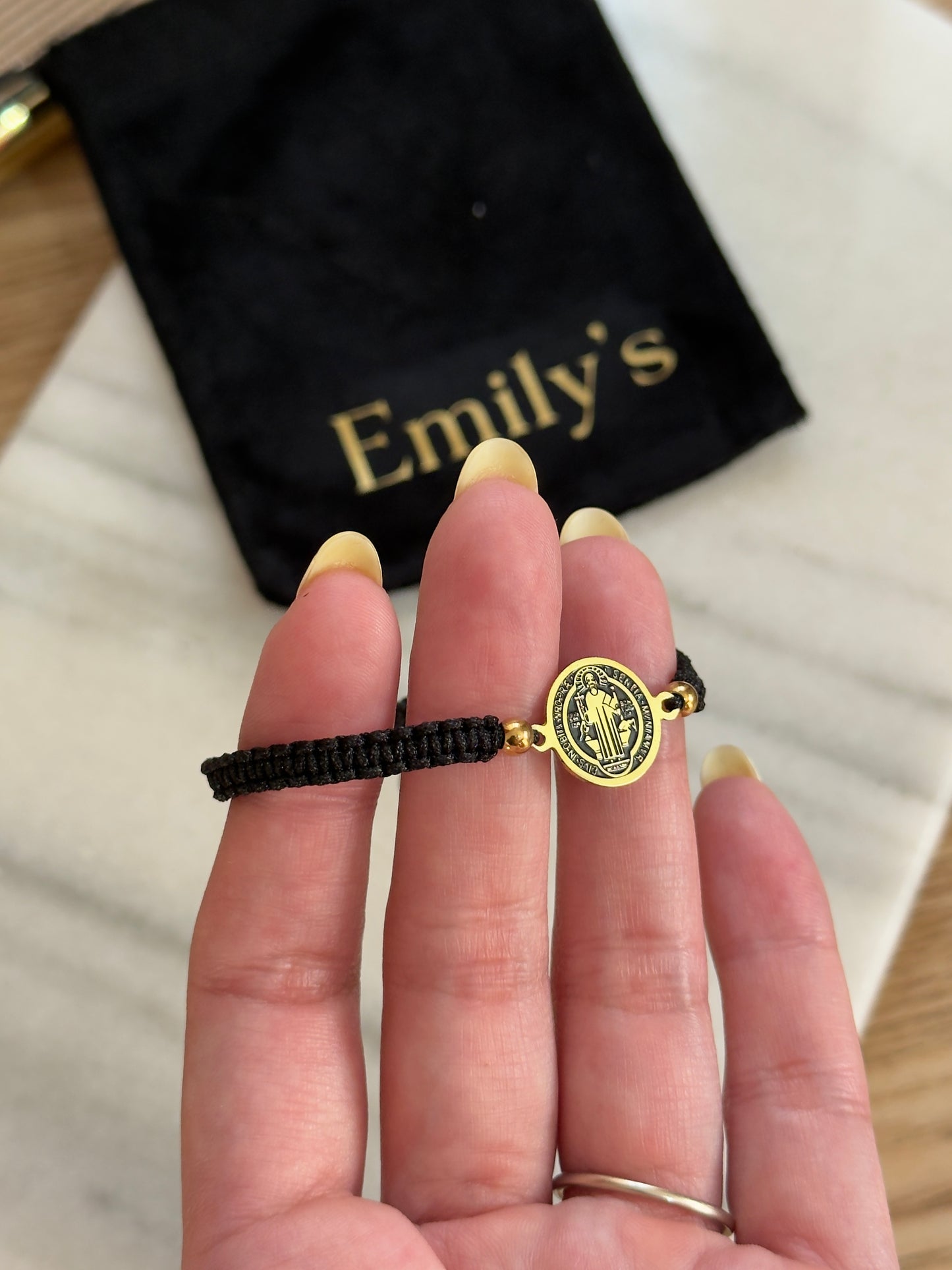 Pulsera Macramé con San Benito