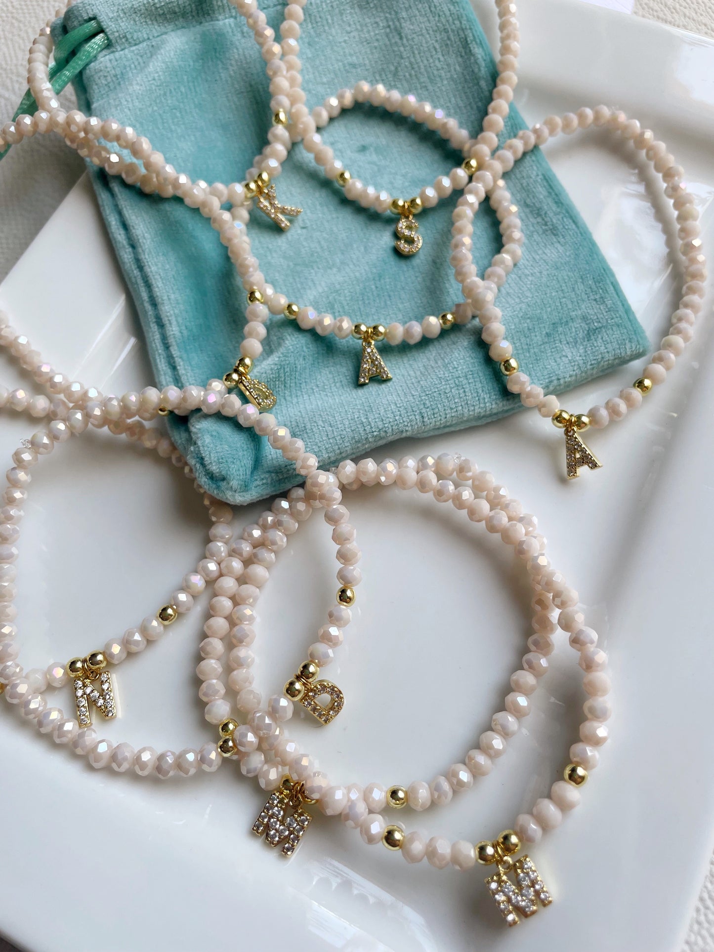 Pulsera cristales con inicial clásicas