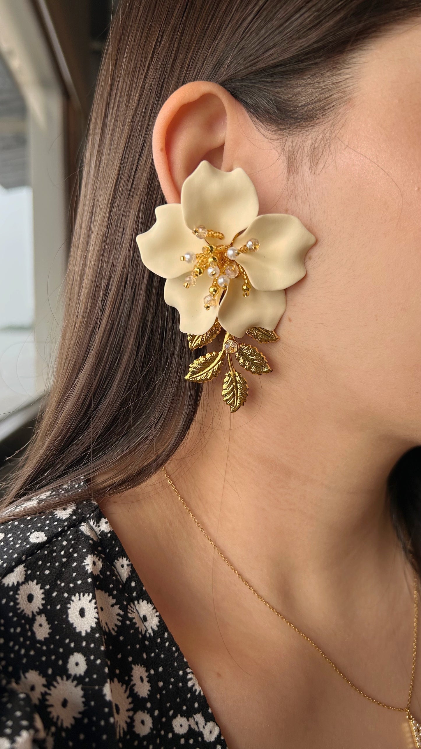 Samara earrings con hoja dorada