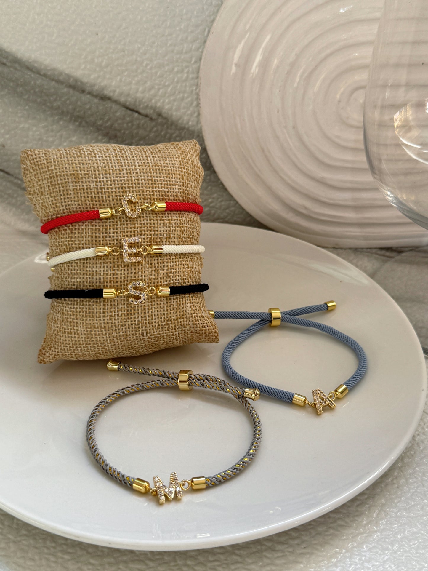 Brazalete colores con inicial