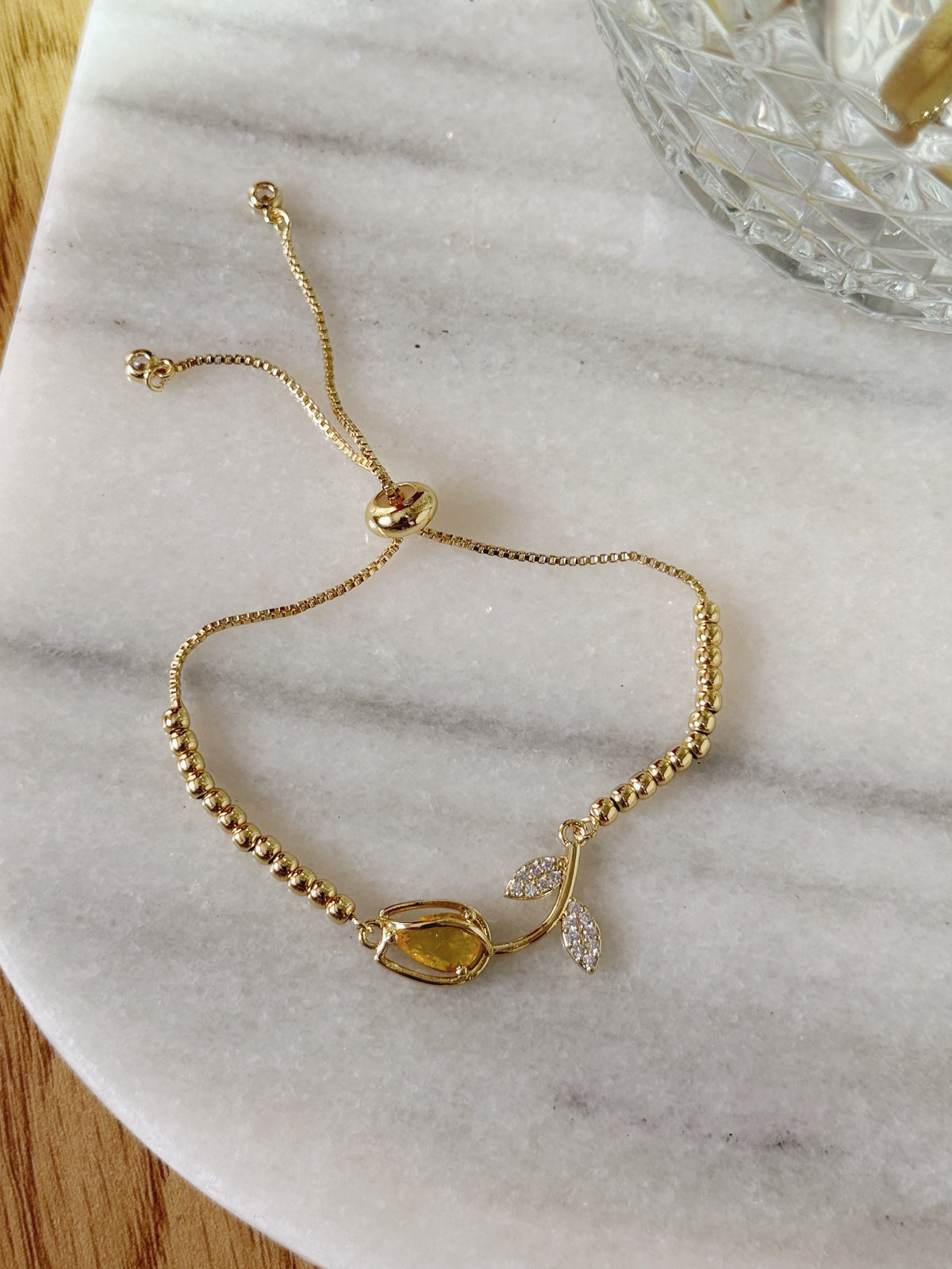 Brazalete ajustable con tulipán amarillo
