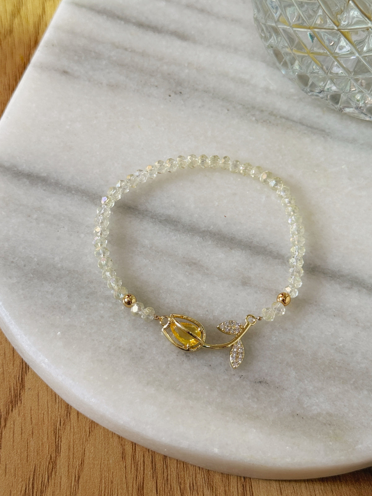Pulsera de cristales con tulipán amarillo