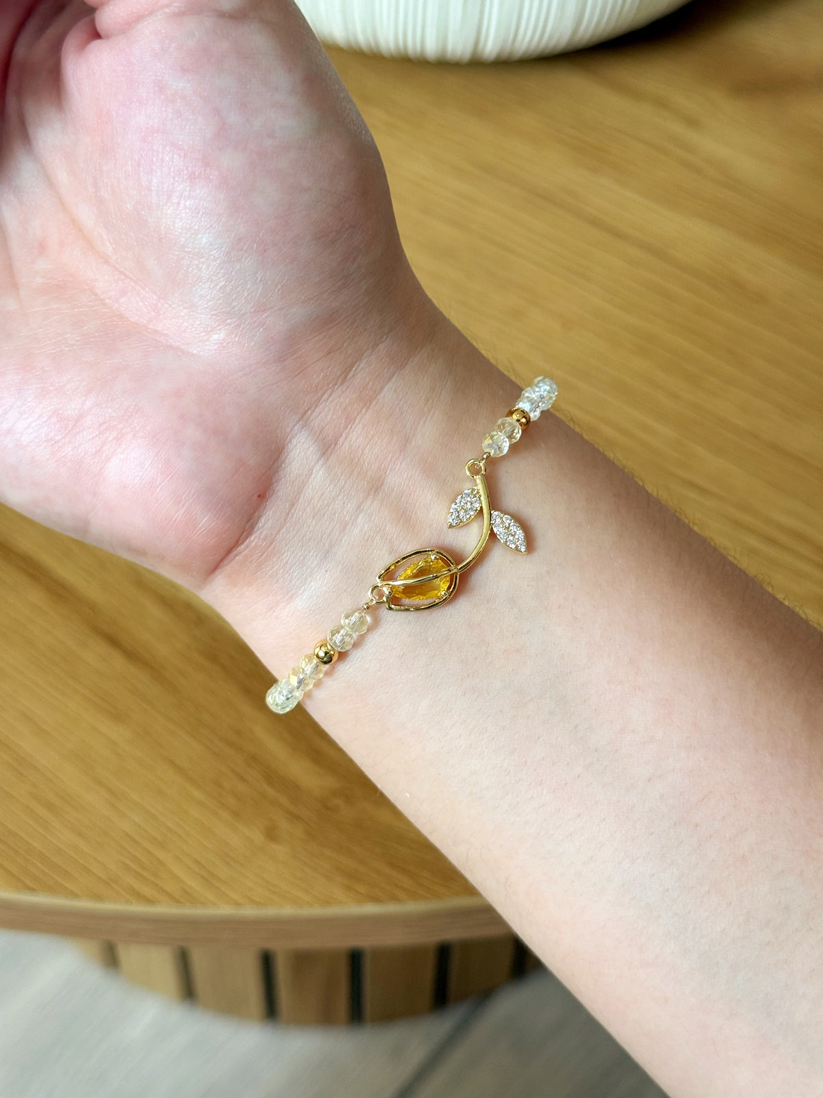 Pulsera de cristales con tulipán amarillo