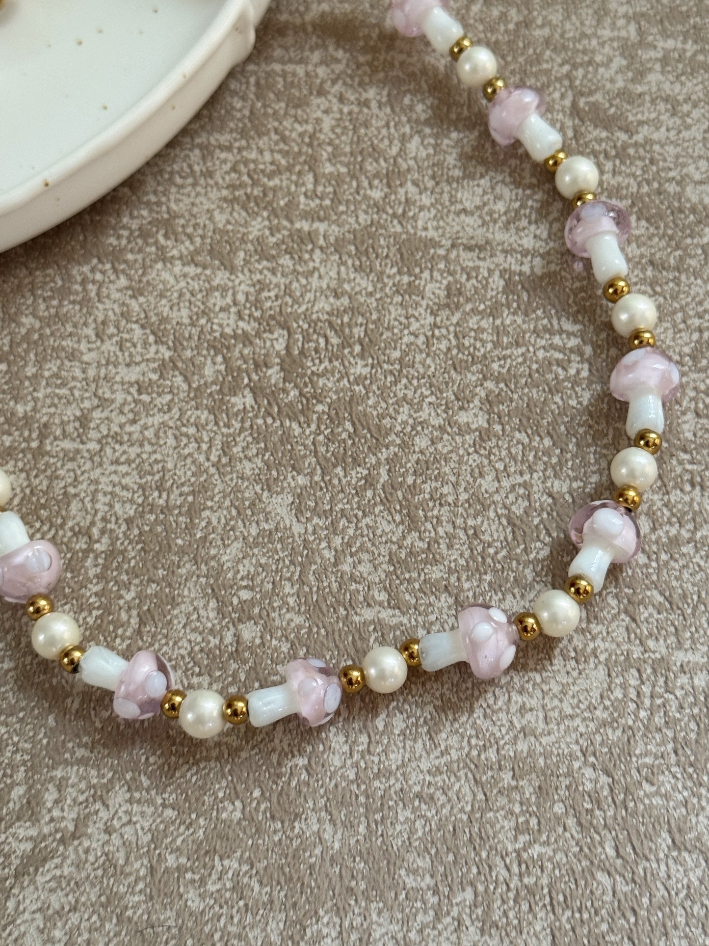 Collar honguitos rosados