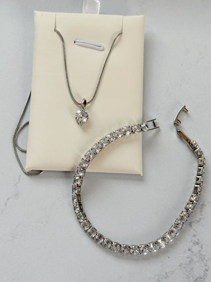 Cadena plateada con zirconia