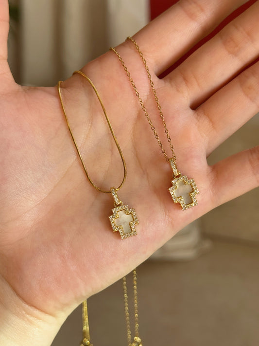 Cadena Cruz base nácar