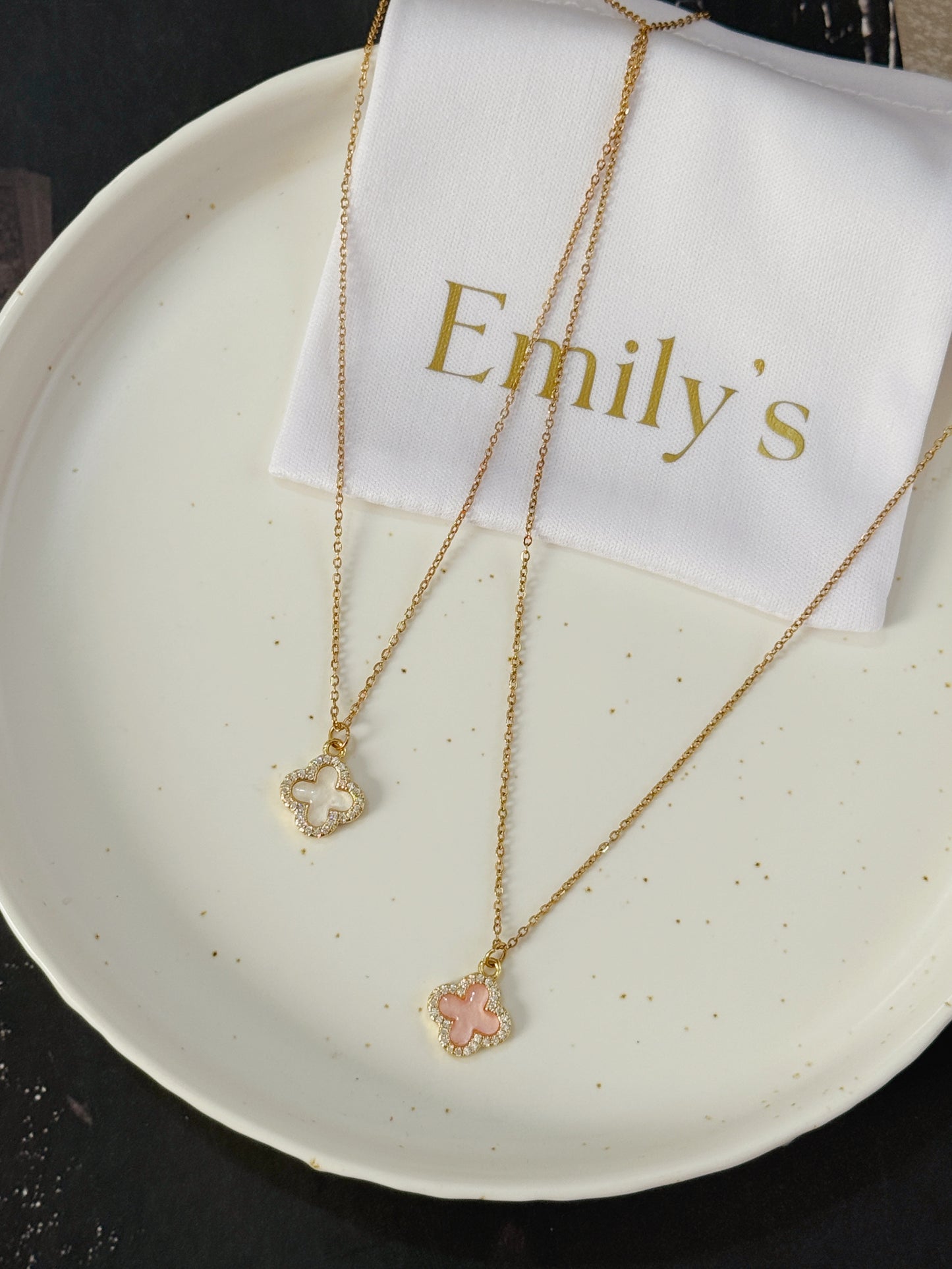 Cadena clovers enamel