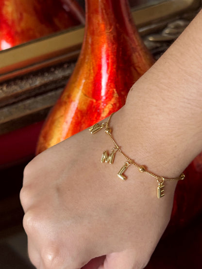 Pulsera balines con inicial mini bubble