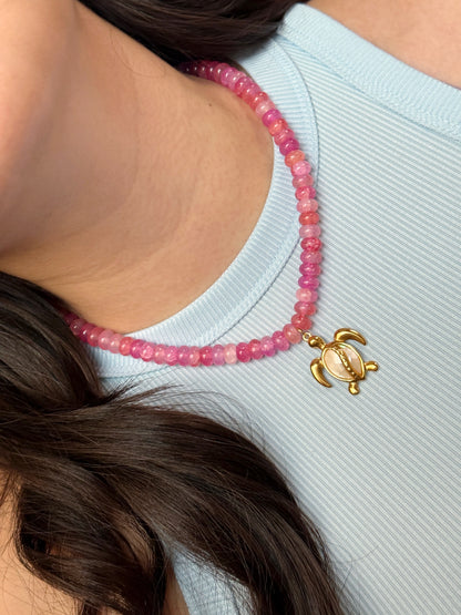 Collar rosa con tortuga carey